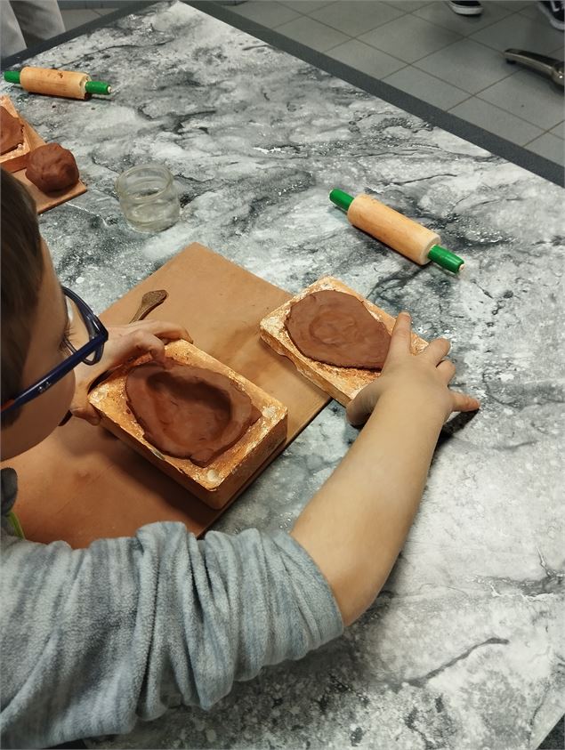 Atelier : Lampe à huile_Izernore - @Musée Archéologique d'Izernore