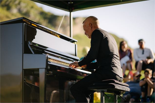 Concert de piano dans la nature - Alps Yak
