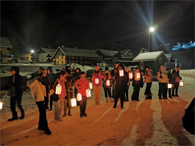 Balade aux lampions en hiver - OTICoeurdemaurienne