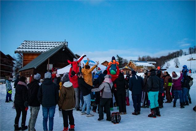 Groupe de touristes au Music'ALL déjanté - OTICoeurdemaurienne