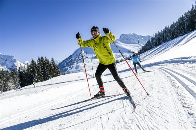 photo d'un skieur de fond