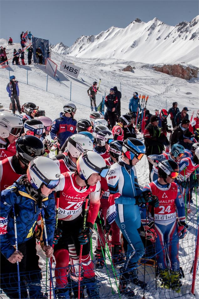 Jeunes skieurs à La Scara, course internationale de ski alpin à Val d'Isère - Aurore Leprivey