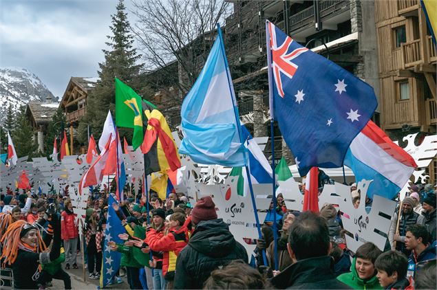 Défilé des nations de La Scara, course internationale de ski alpin à Val d'Isère - Aurore Leprivey