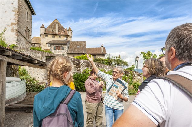 Visite guidée de la cité médiévale d'Yvoire - Destination Léman C.HAAS