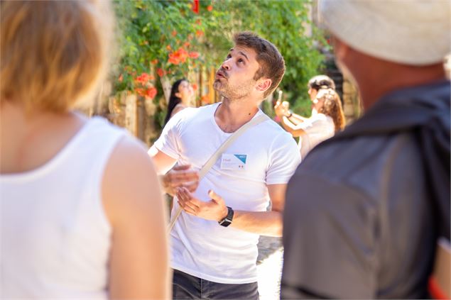 Visite guidée de la cité médiévale de Pérouges - Marilou Perino