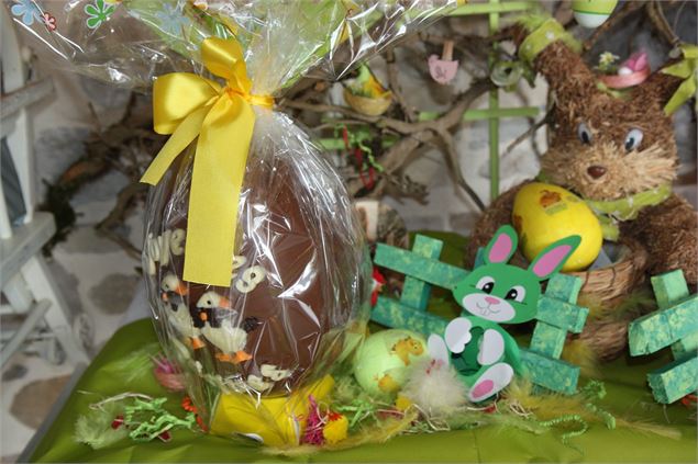 Chasse aux Œufs préhistorique pour le week-end de Pâques aux Grottes du Cerdon !