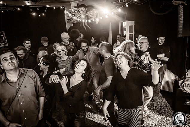 Trin Jila - ALAWANEGAINE