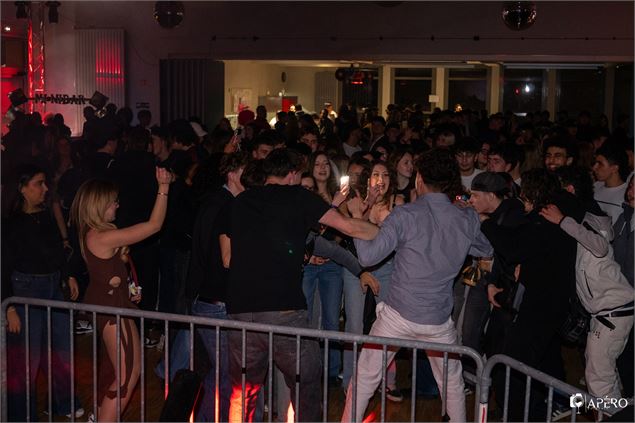 La jeunesse au Fort - © 2026 Léane MONTION / Jeunesse de Collonges. Toute reproduction ou utilisatio