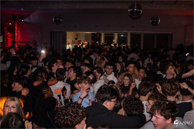 La jeunesse au Fort - © 2026 Léane MONTION / Jeunesse de Collonges. Toute reproduction ou utilisatio