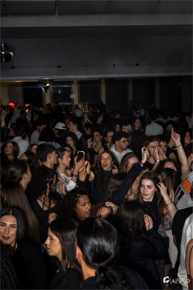 La jeunesse au Fort - © 2026 Léane MONTION / Jeunesse de Collonges. Toute reproduction ou utilisatio