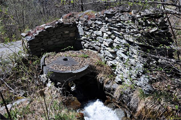 Ruine d'un moulin au hameau du Villeret - D.Benard