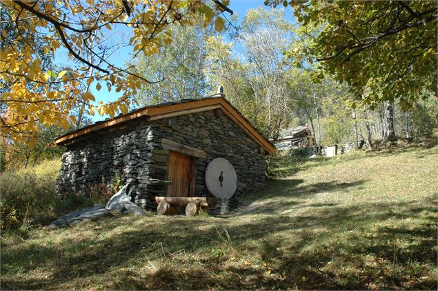 Le moulin du haut vu de l'extérieur - D.Benard