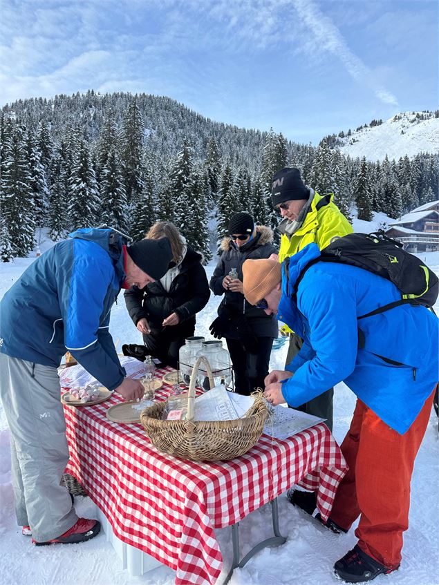 Atelier fabrication de génépi et découverte culturelle_Taninges - Poudre d'Escampette