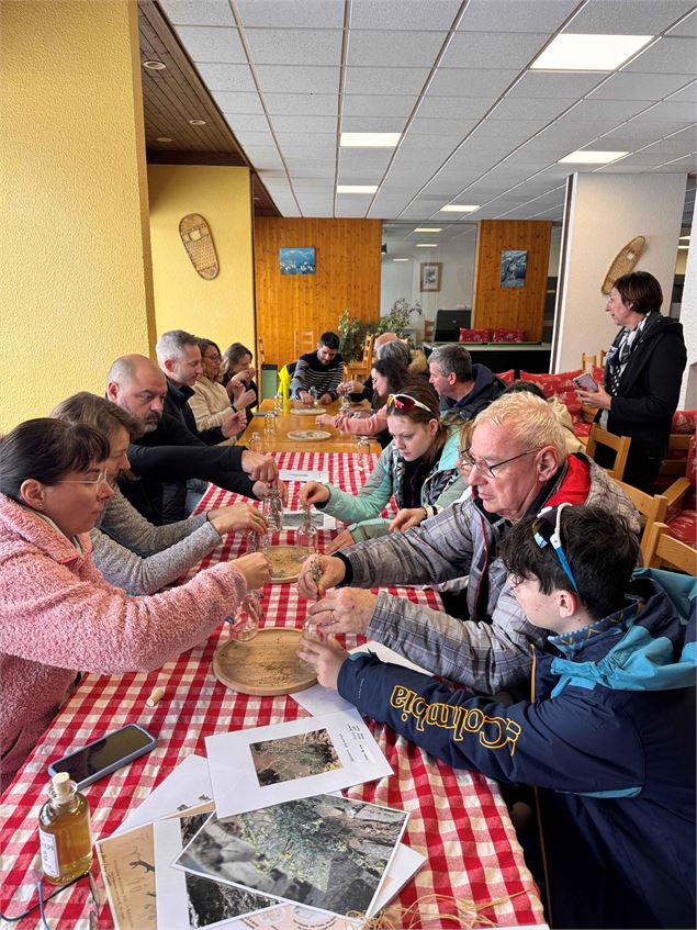 Atelier fabrication de génépi et découverte culturelle_Taninges - Poudre d'Escampette