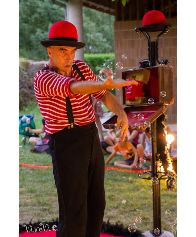 Le clown fait des bulles - Genes et tics