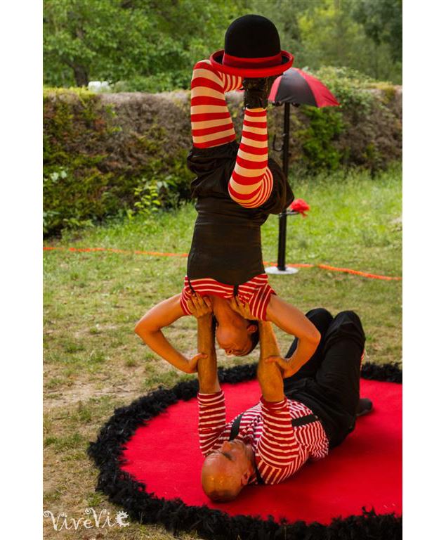Les deux artistes en porté acrobatique - Genes et tics