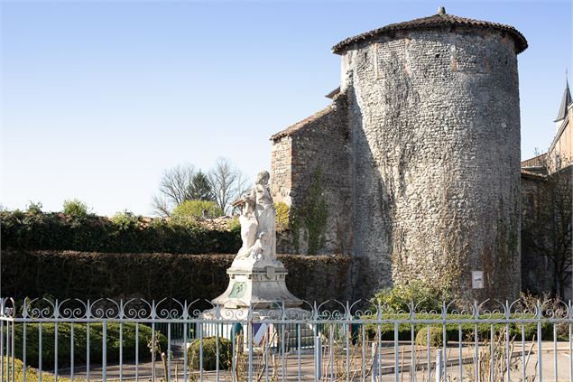 Monument aux morts et Tour Mandot - M Art Photographie