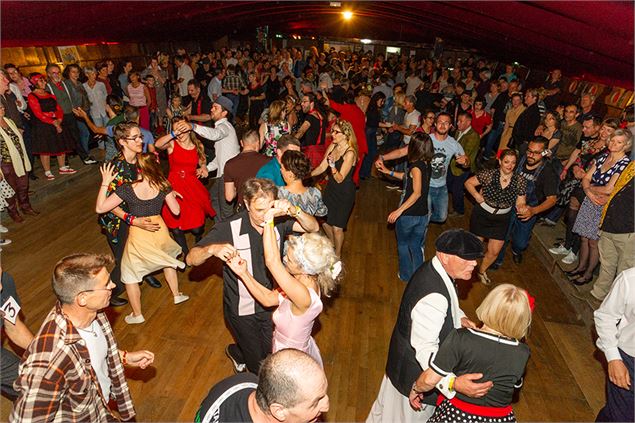 R'n'R Submarine - Unsplash