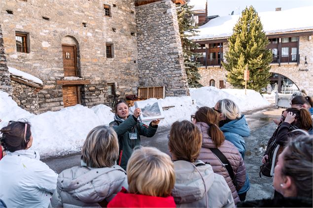Visite guidée du village de Val d'Isère par une guide de la Facim - Elisa Vercueil - Val d'Isère Tou