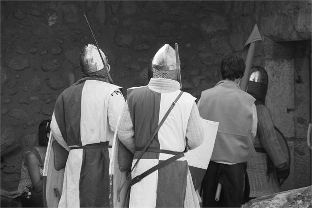 Fête médiévale Pérouges - Marilou Perino
