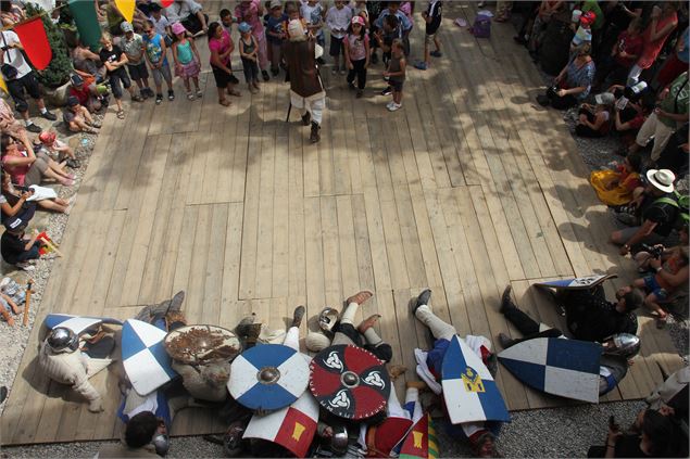Fête médiévale Pérouges - Marilou Perino