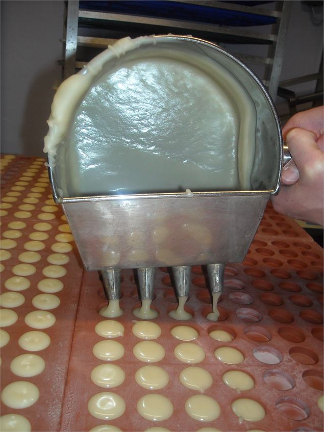 Démonstrations de fabrication de confiseries à la Maison Neufcoeur - Haut-Bugey Tourisme