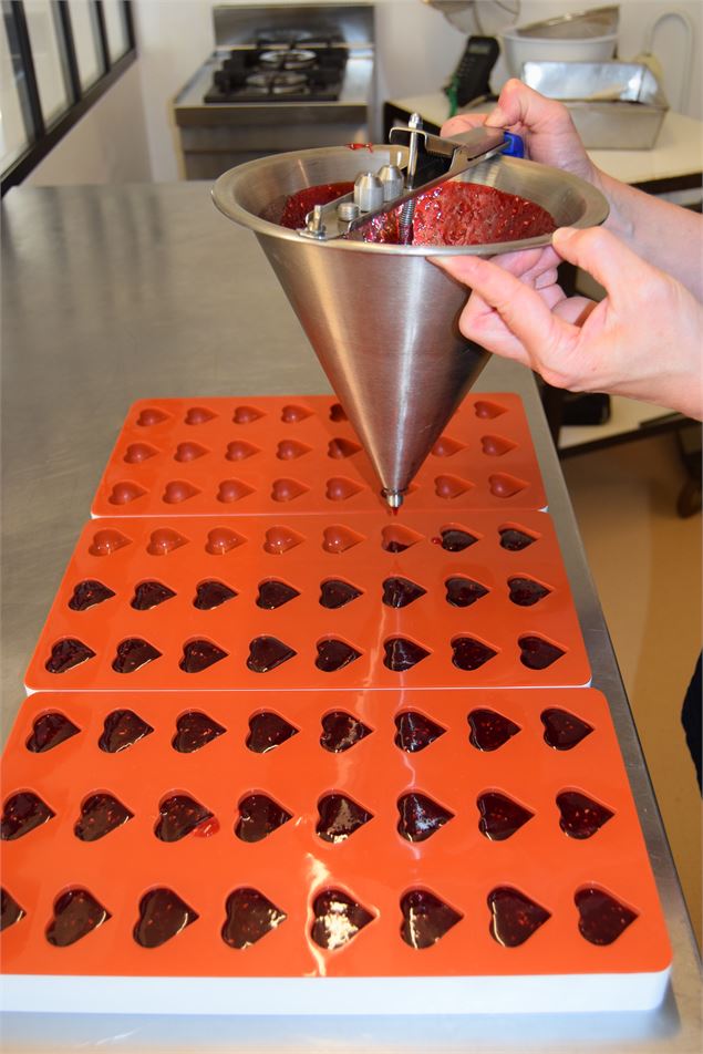 Démonstrations de fabrication de confiseries à la Maison Neufcoeur - Haut-Bugey Tourisme