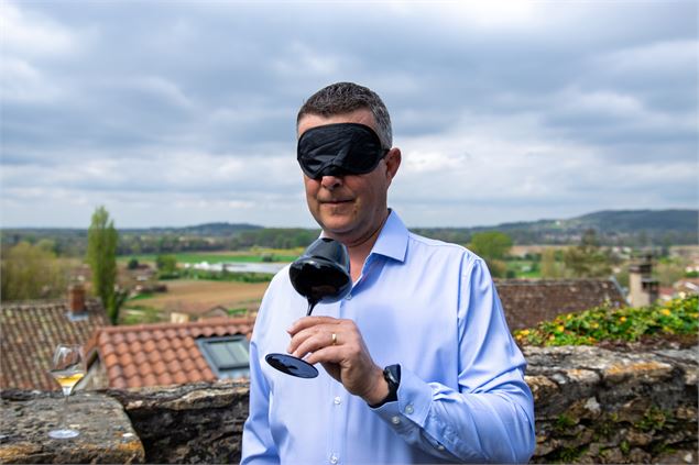 La cave des copains dégustation de vin à l'aveugle - Vincent Maistre Bazin / Plaine de l'Ain Tourism