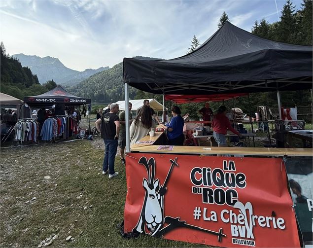 Vide Grenier et Marché des Artisans locaux_Bellevaux - La Clique du Roc