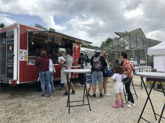 Food truck le camion enchanté - la ferme de chosal