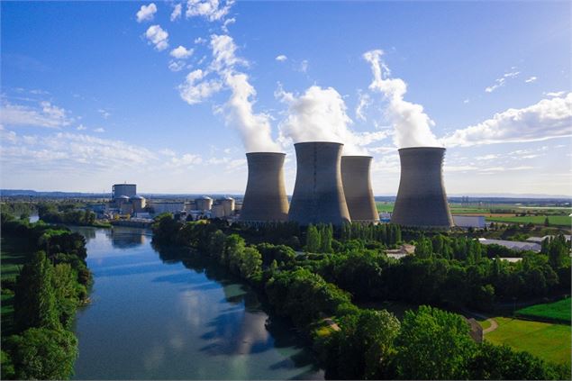 Exterieur de la centrale - UK Black Tech-Unsplash