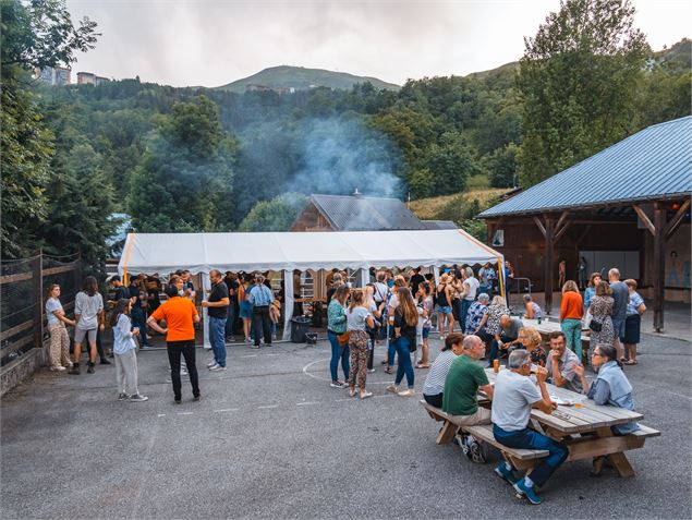 Place du village de Villarembert lors de la fête de la musique - Office de Tourisme Le Corbier