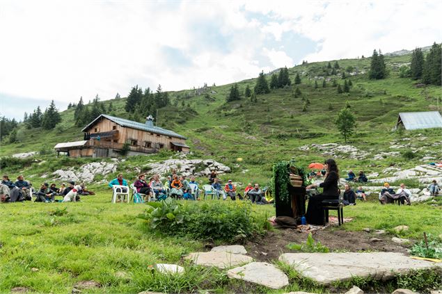 Vue générale - OT Samoens - Mathilda Manzi
