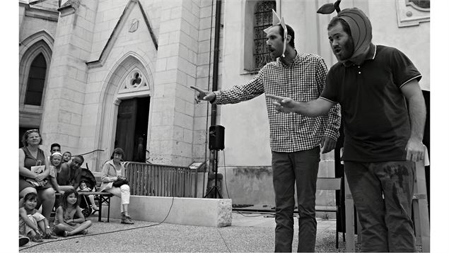 Théâtre de rue - la compagnie Planeta Trampoli