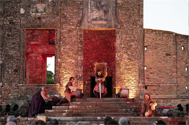 Les Rondes de nuit à l’Abbaye | Théâtre « Galaad – la dernière prophétie de Merlin »_Abondance - Pôl