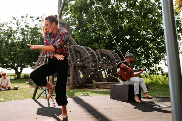 Spectacle : Petite Histoire au Hasard_Morzine - Cie TRAT
