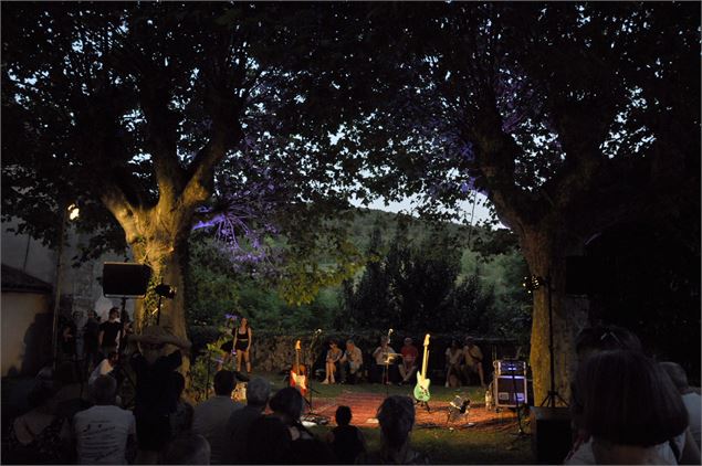 jardin église - ©Musicollines