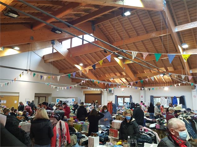 stand vide grenier - APE des Clarines