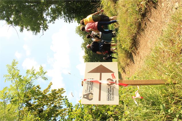 Randonneurs sur le parcours - Les Amis du Village