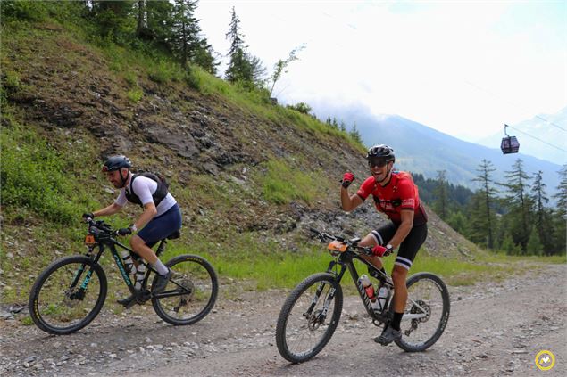 Deux concurrents adultes en forêt - LVO