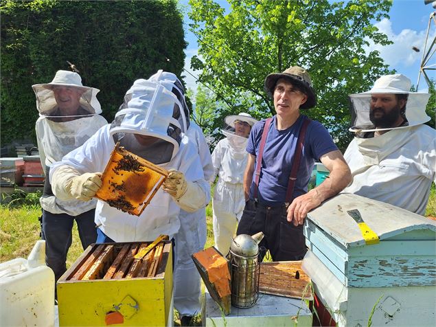 Complète - Formation apiculture - Rucher des Allobroges - section Chambéry