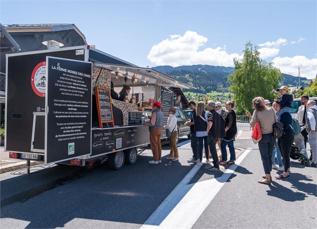queue devant foodtruck - OT Combloux_Marine Martin