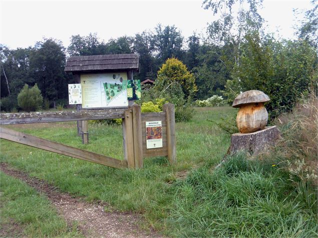 entrée de l'arboretum - Association Arbres et Nature