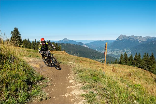 VTT sur le Grand Massif - Baroudeurs des Alpes