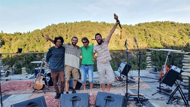 Le groupe devant ses instruments - OTHMV