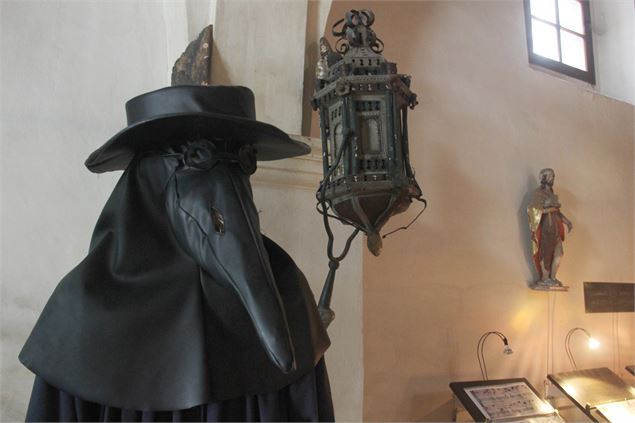 Masque et costume de protection contre la peste - JF.Durand