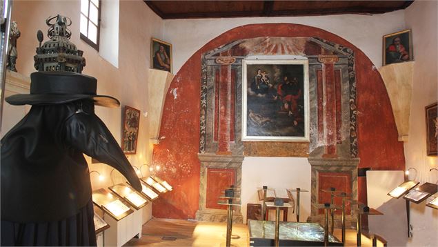 Retable peint et costume de protection contre la peste - JF.Durand