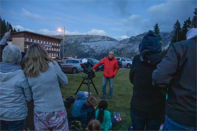 Observation des étoiles au télescope - OT Flaine - Noémie Ladrix