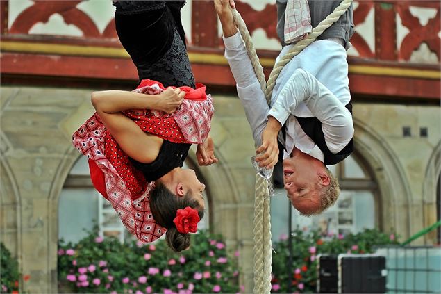 Arts de Rue  : Talché », par la Compagnie Davide Fontana & « Le Bistro » par la Compagnie Einz_Chamb