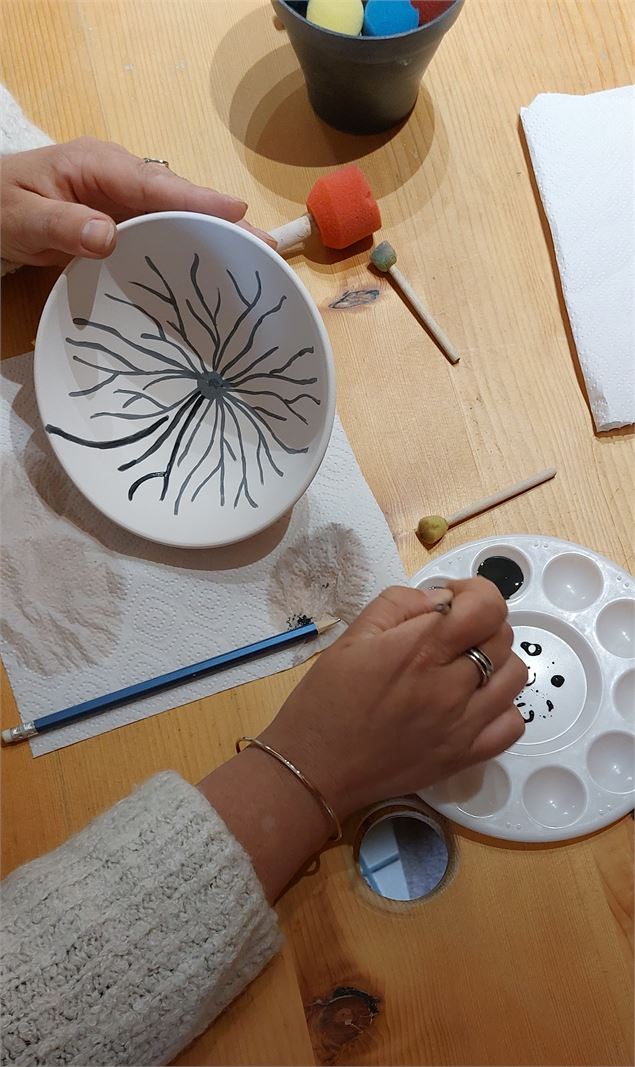 Atelier peinture sur céramique_Saint-Jean-de-Sixt - éR céramique